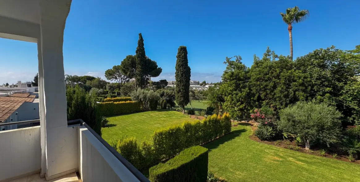 Long-term rent of townhouse in Nueva Andalucía 21