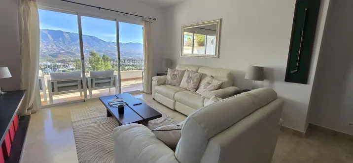 Краткосрочная аренда апартаментов на среднем этаже в La Cala Golf 1