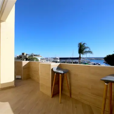 Short-term rent of middle floor apartment in Estepona