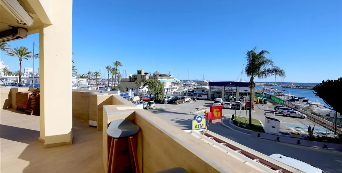 Short-term rent of middle floor apartment in Estepona 16