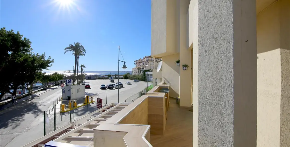 Short-term rent of middle floor apartment in Estepona 21