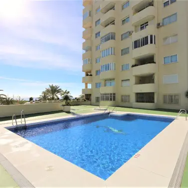 Short-term rent of middle floor apartment in Estepona