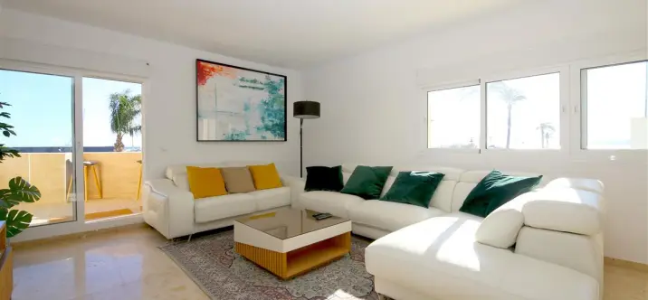 Alquiler a corto plazo de apartamento en planta media en Estepona 3