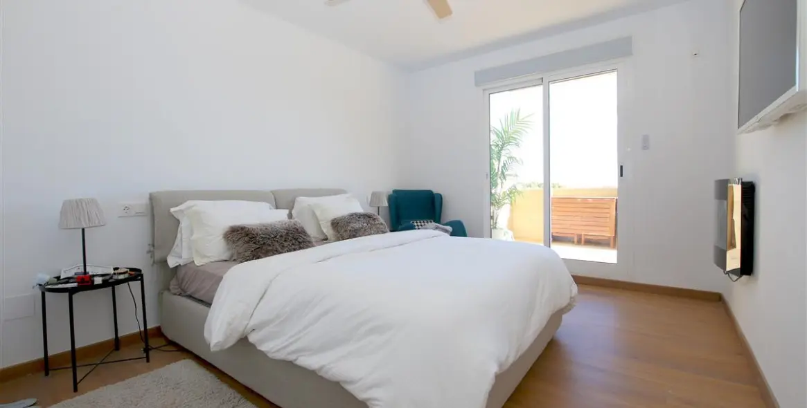Alquiler a corto plazo de apartamento en planta media en Estepona 6