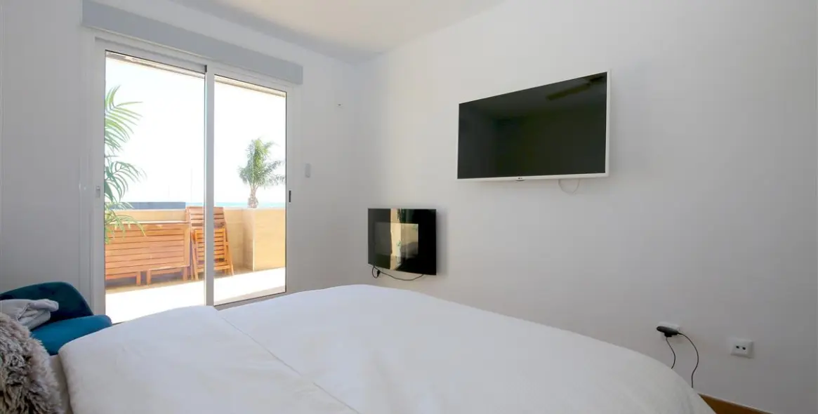 Alquiler a corto plazo de apartamento en planta media en Estepona 7