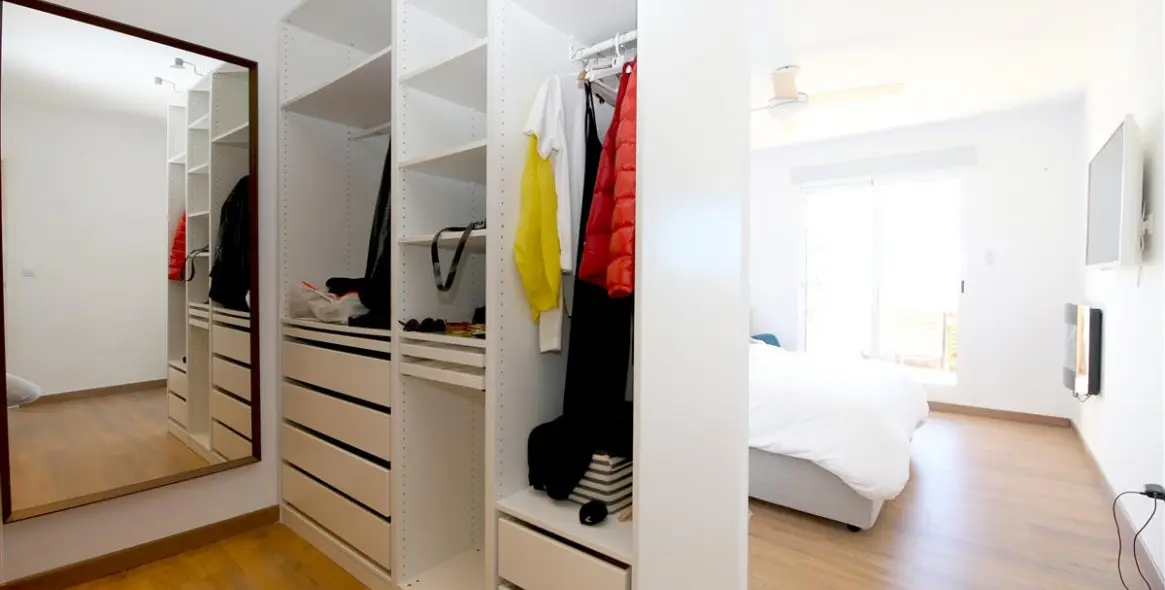 Alquiler a corto plazo de apartamento en planta media en Estepona 8