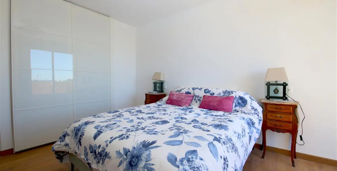 Alquiler a corto plazo de apartamento en planta media en Estepona 13