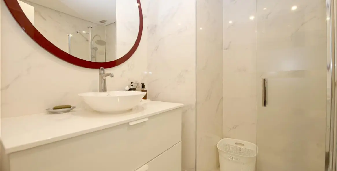 Alquiler a corto plazo de apartamento en planta media en Estepona 14