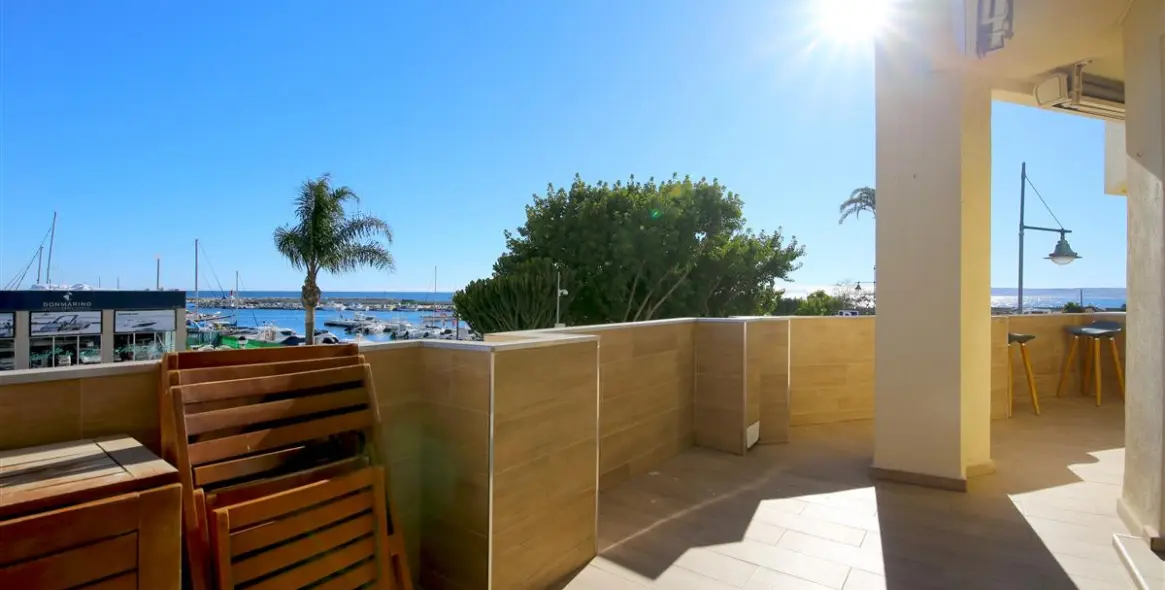 Alquiler a corto plazo de apartamento en planta media en Estepona 15