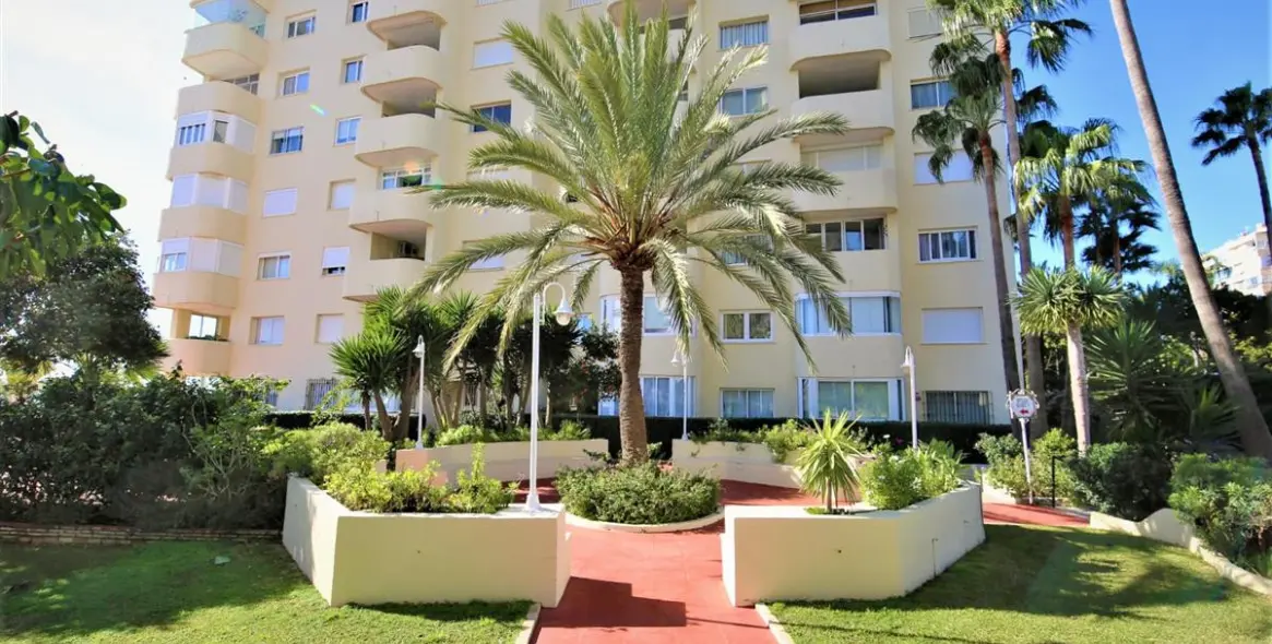 Alquiler a corto plazo de apartamento en planta media en Estepona 17