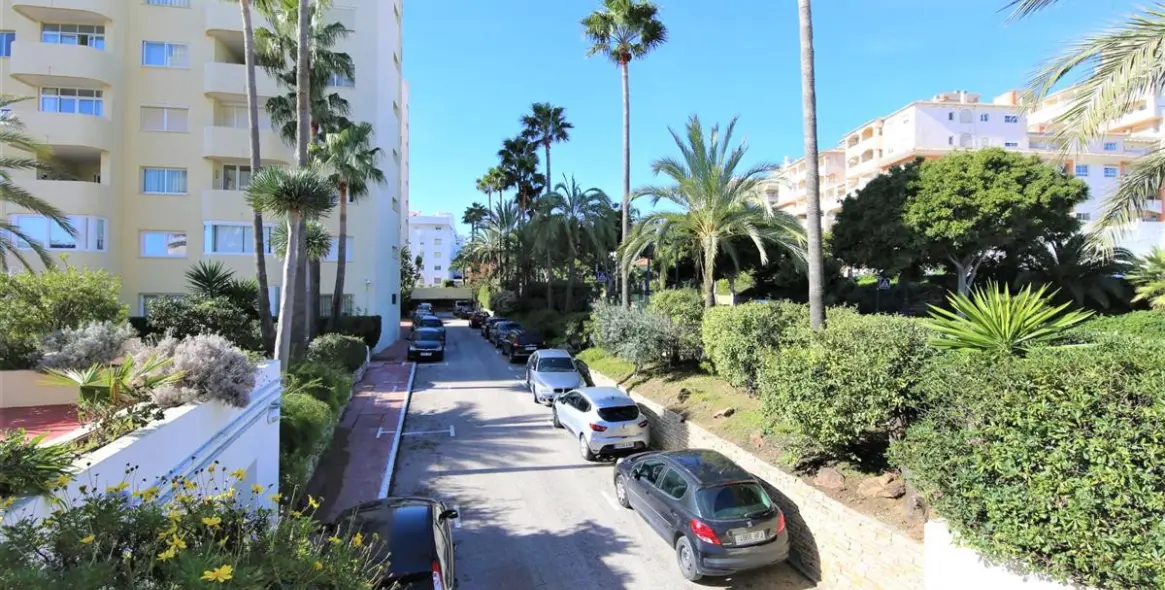 Alquiler a corto plazo de apartamento en planta media en Estepona 22