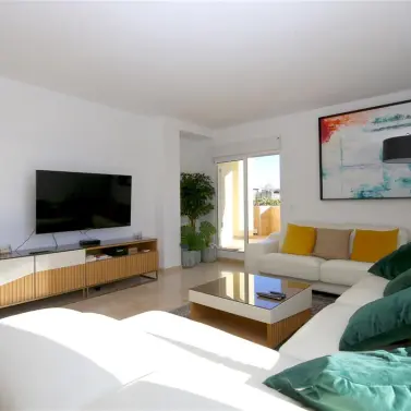 Short-term rent of middle floor apartment in Estepona