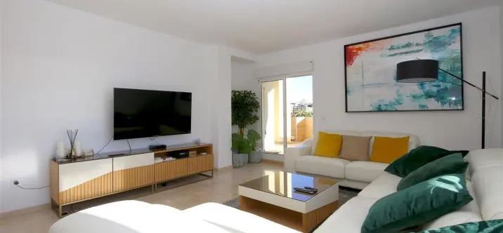 Short-term rent of middle floor apartment in Estepona 1