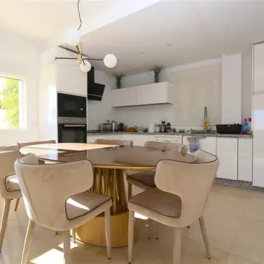 Short-term rent of middle floor apartment in Estepona