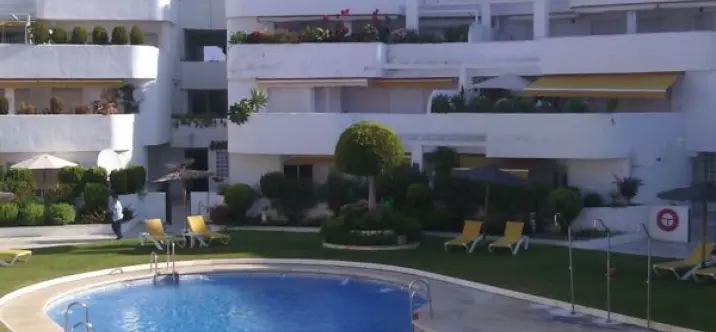 Краткосрочная аренда апартаментов на среднем этаже в Nueva Andalucía 0