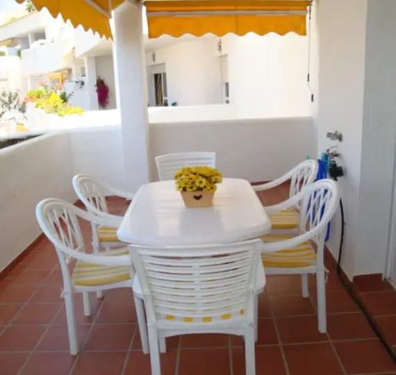 Краткосрочная аренда апартаментов на среднем этаже в Nueva Andalucía