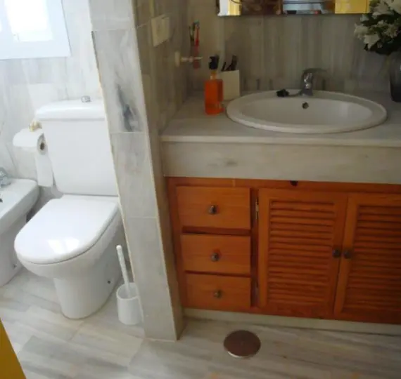 Краткосрочная аренда апартаментов на среднем этаже в Nueva Andalucía