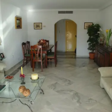 Short-term rent of middle floor apartment in Nueva Andalucía