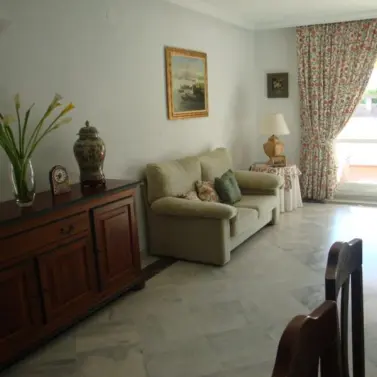 Short-term rent of middle floor apartment in Nueva Andalucía