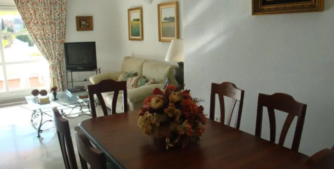 Short-term rent of middle floor apartment in Nueva Andalucía 8