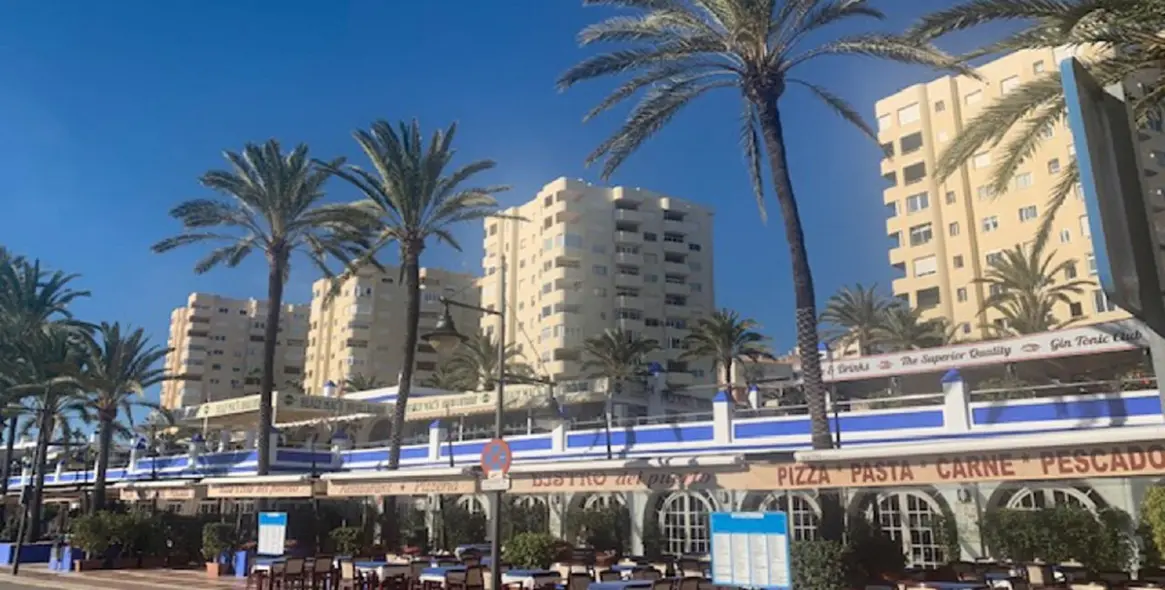 Short-term rent of middle floor apartment in Estepona 1