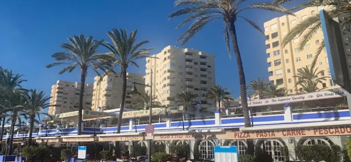 Short-term rent of middle floor apartment in Estepona 0