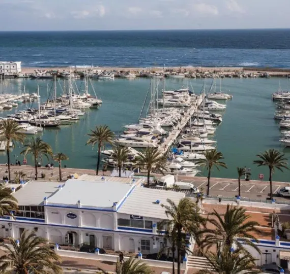 Short-term rent of middle floor apartment in Estepona