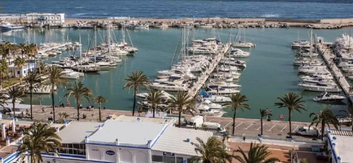 Short-term rent of middle floor apartment in Estepona 1