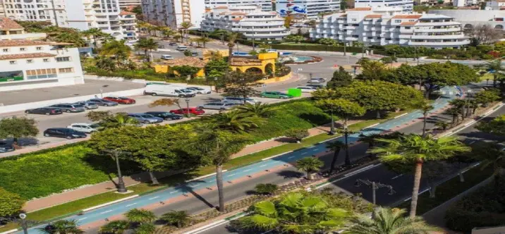 Short-term rent of middle floor apartment in Estepona 2