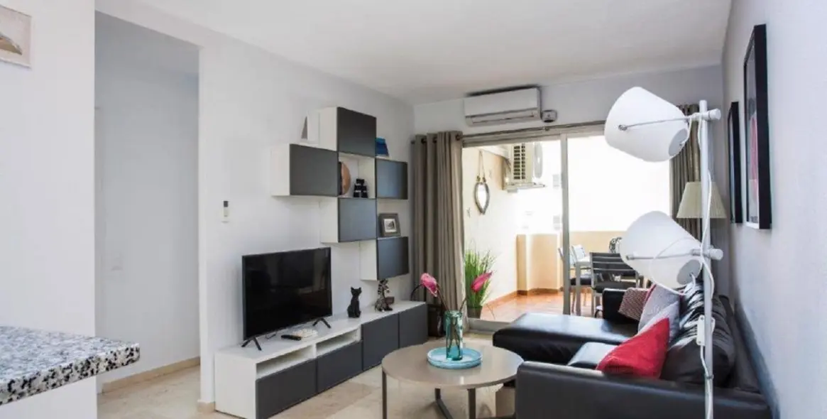 Short-term rent of middle floor apartment in Estepona 11