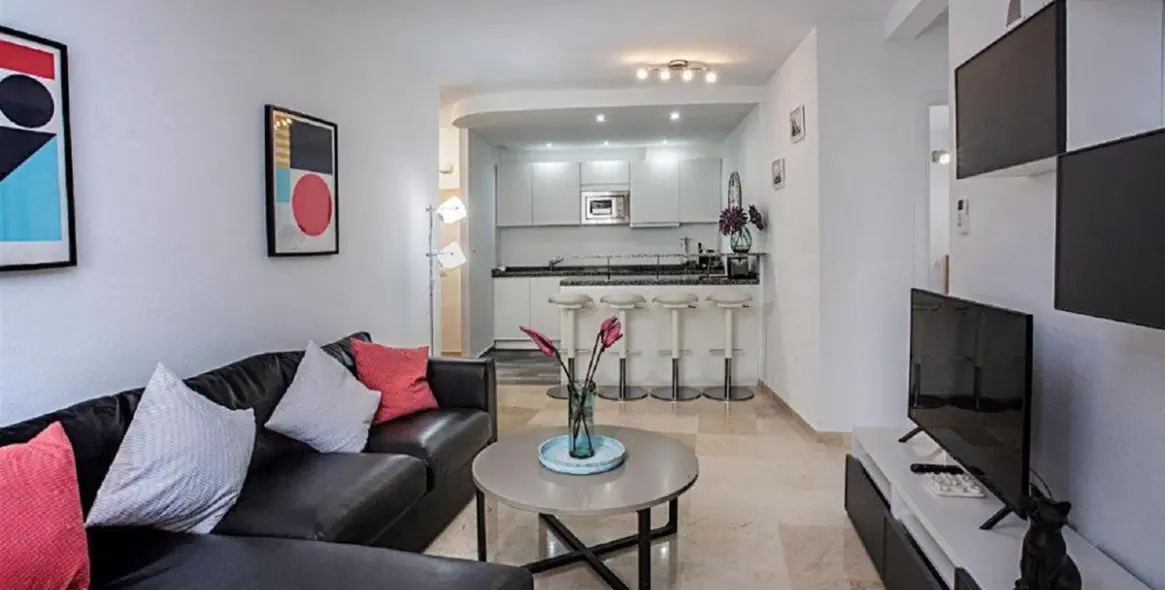 Short-term rent of middle floor apartment in Estepona 12