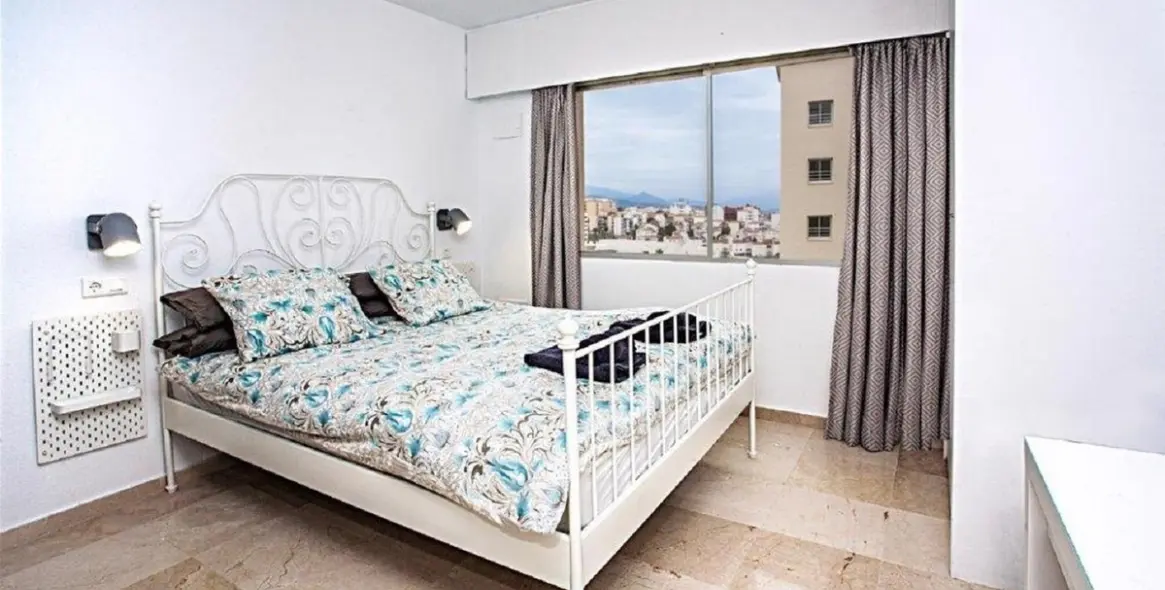 Short-term rent of middle floor apartment in Estepona 15