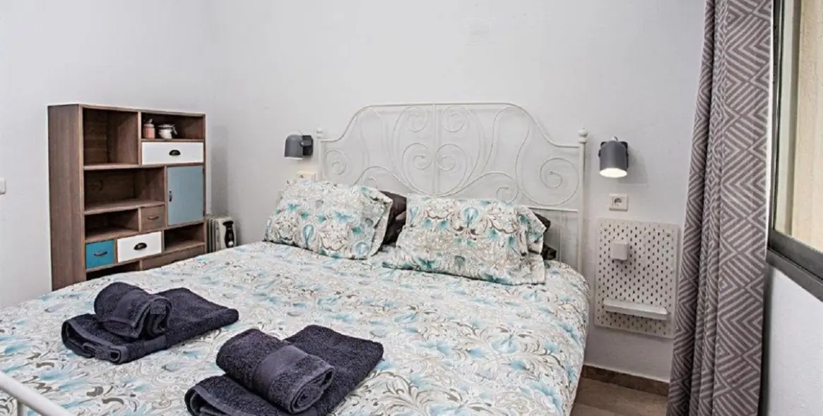 Short-term rent of middle floor apartment in Estepona 16