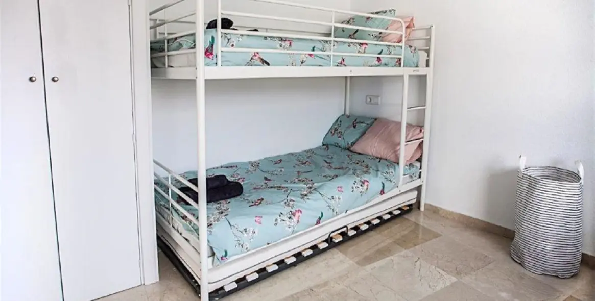 Short-term rent of middle floor apartment in Estepona 17