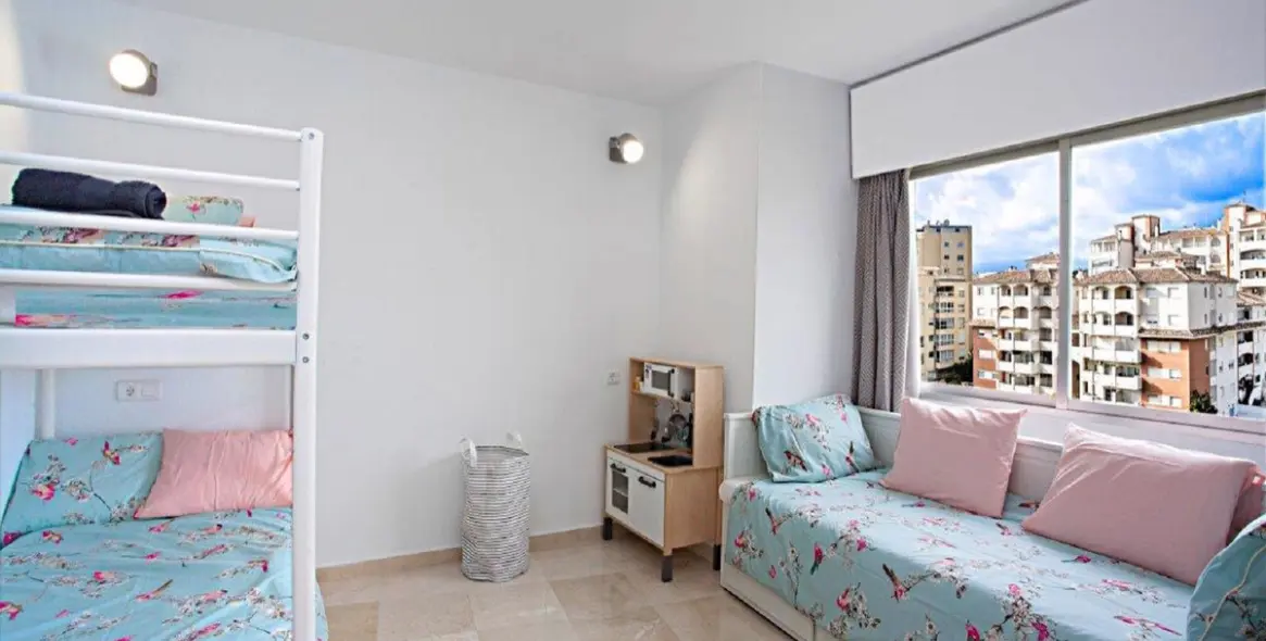 Short-term rent of middle floor apartment in Estepona 18