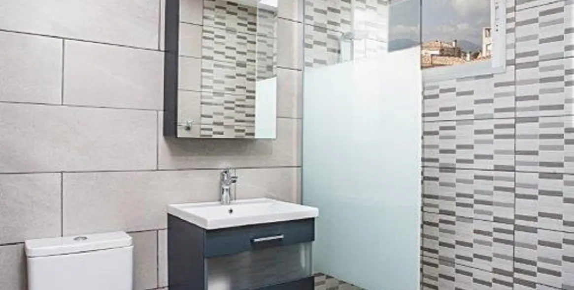 Short-term rent of middle floor apartment in Estepona 19