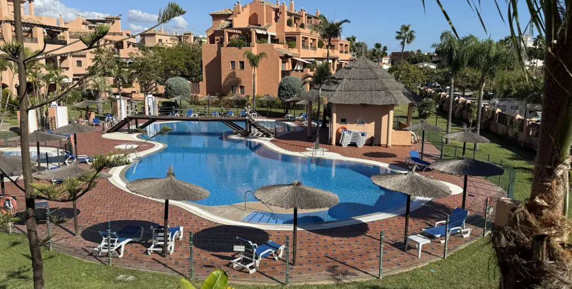 Long-term rent of middle floor apartment in Hacienda del Sol 1