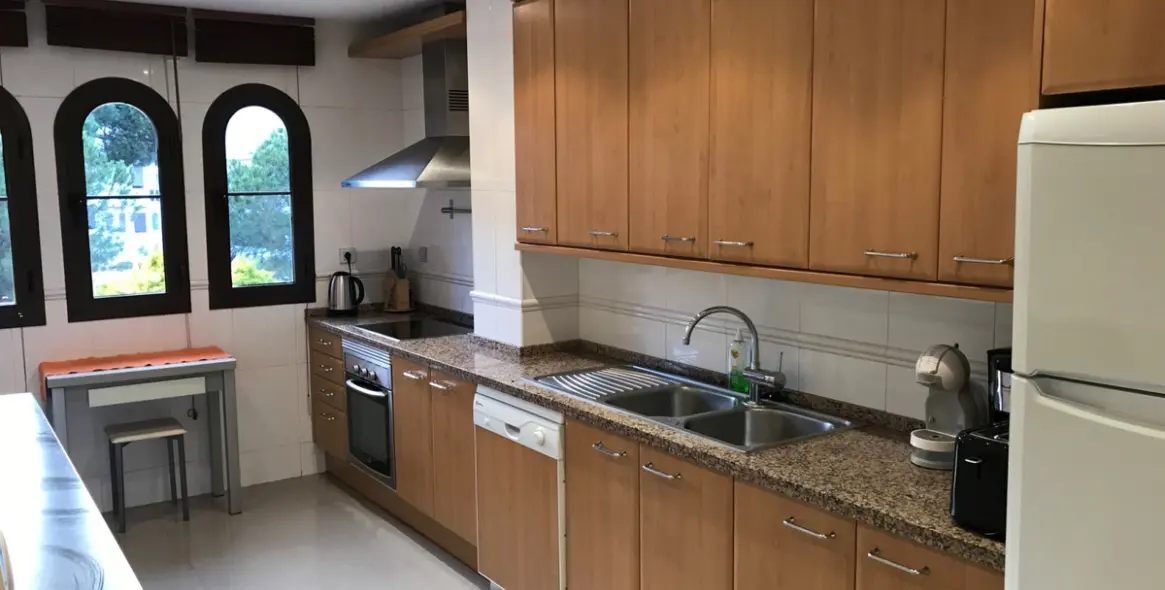 Long-term rent of middle floor apartment in Hacienda del Sol 12