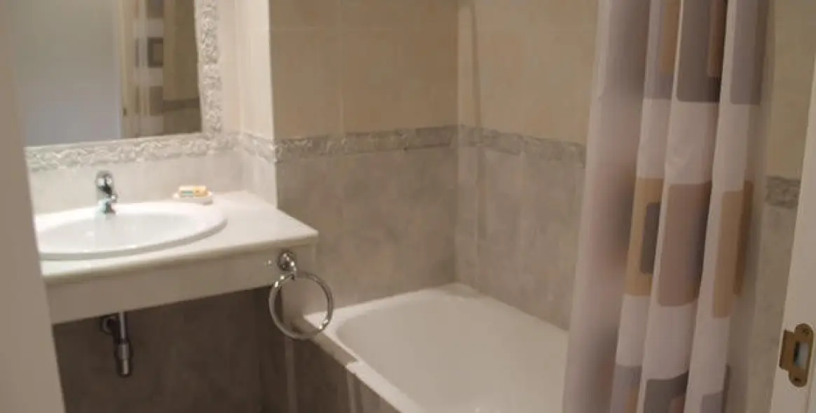 Long-term rent of middle floor apartment in Hacienda del Sol 14