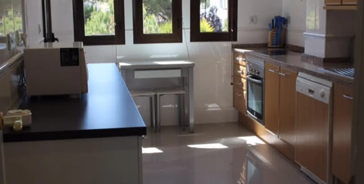 Long-term rent of middle floor apartment in Hacienda del Sol 15