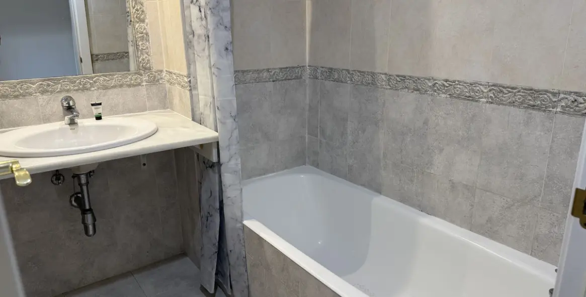 Short-term rent of middle floor apartment in Hacienda del Sol 24