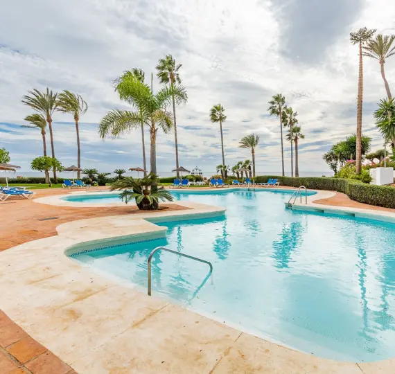 Short-term rent of middle floor apartment in Estepona