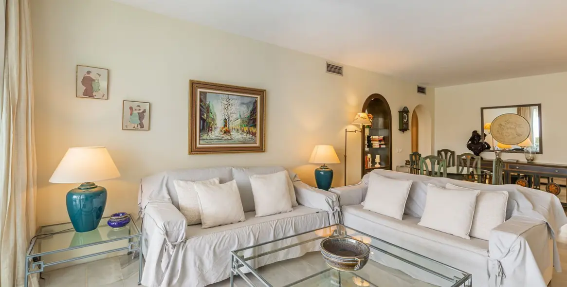 Short-term rent of middle floor apartment in Estepona 4