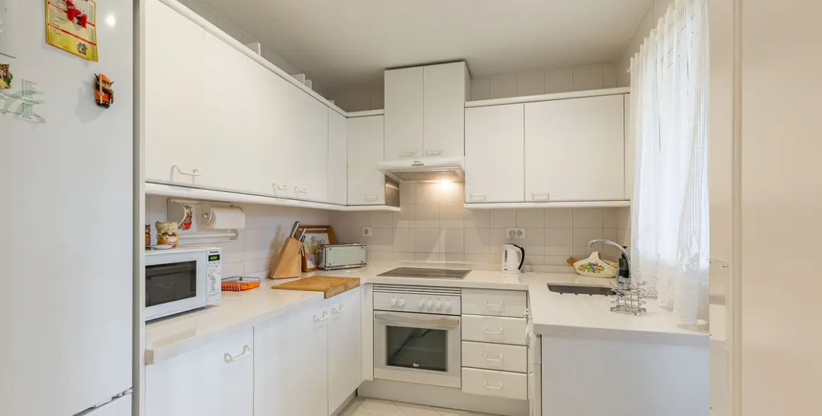 Short-term rent of middle floor apartment in Estepona 5