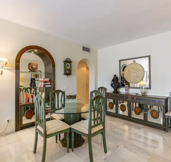 Short-term rent of middle floor apartment in Estepona