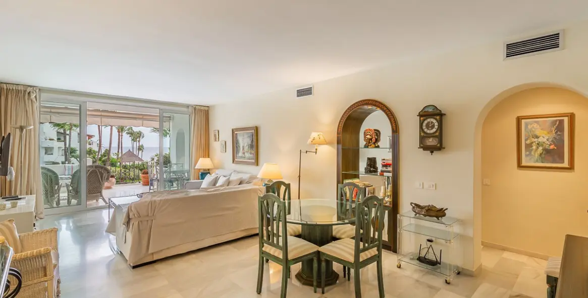 Short-term rent of middle floor apartment in Estepona 7