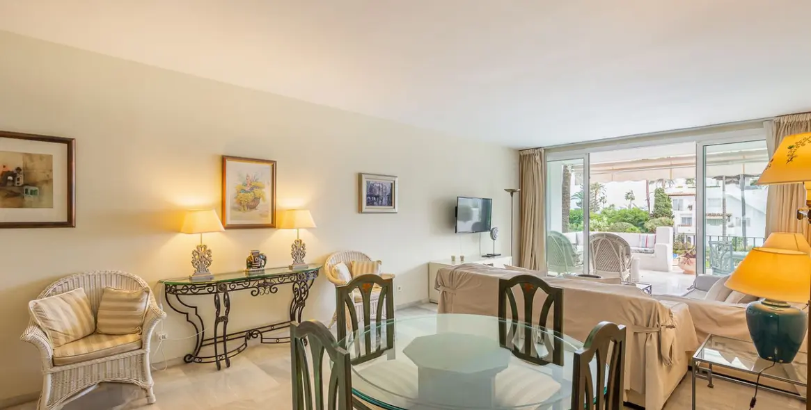 Short-term rent of middle floor apartment in Estepona 8