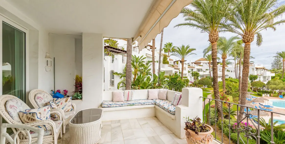 Short-term rent of middle floor apartment in Estepona 9