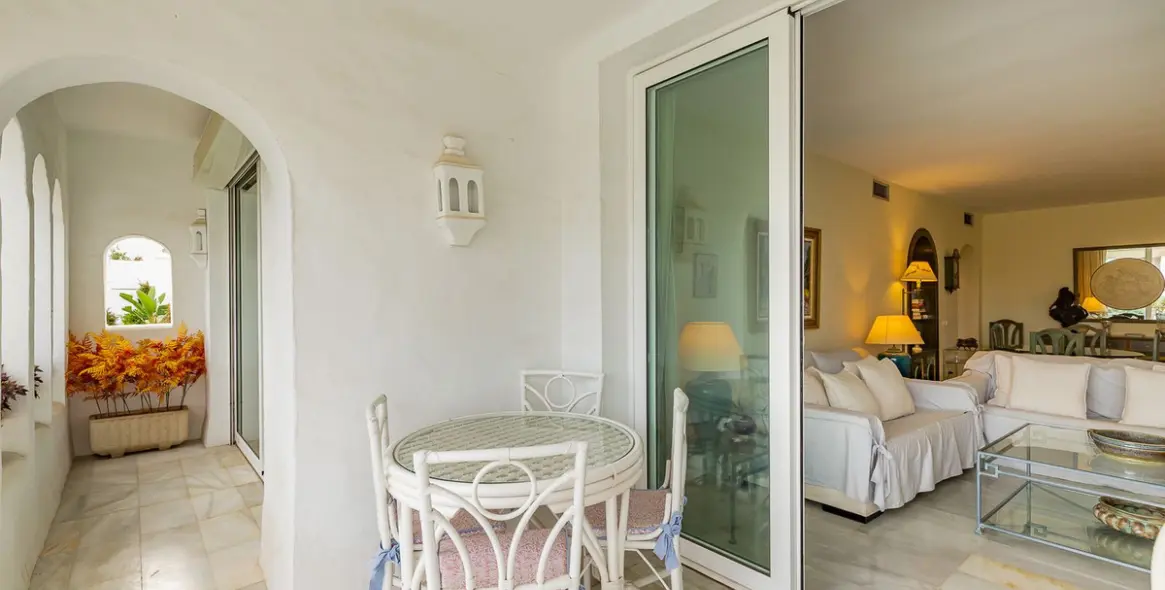 Short-term rent of middle floor apartment in Estepona 10