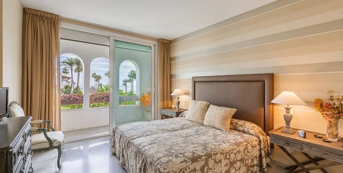 Short-term rent of middle floor apartment in Estepona 11